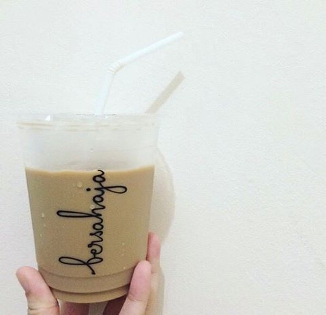 Slurrpp! Segar Dingin Es Kopi Susu Kekinian Ada di 5 Tempat Ini