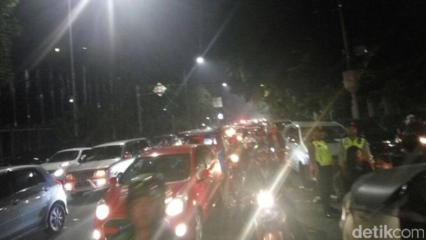 Suasana Taman Tugu Proklamasi usai aksi untuk Ahok