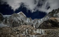 <i>Epic</i>! Pasangan Menikah di Gunung Everest Setelah Trekking 3 Minggu