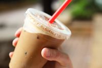 Es kopi susu kekinian di Jakarta.