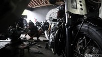 32 Custom Djakarta juga sering jadi langganan para artis dan musisi yang pengen bangun motor.