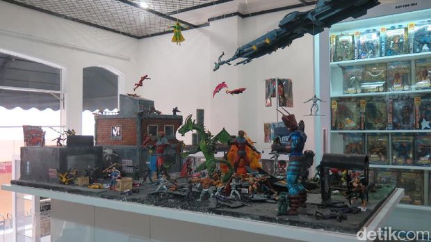 Rela <i>Nggak </i> Makan Demi Koleksi The Avengers