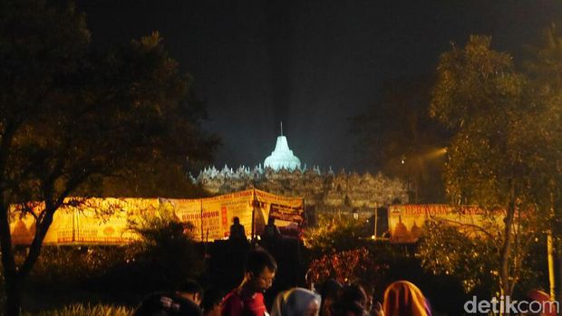  Pelepasan Lampion Nan Syahdu di Borobudur