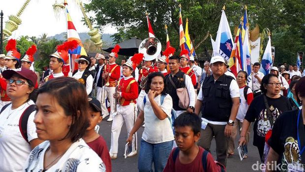 Suasana pawai