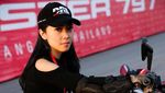Mike Lewis dan Karina Salim Tunggangi Ducati Monster 797