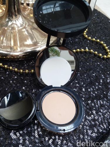 YSL Rilis Foundation Bentuk Compact Bertekstur Unik