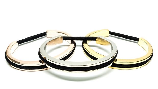 Gelang Ini Bikin Kunciran Jadi Aman & Cantik Dipakai di Pergelangan Tangan