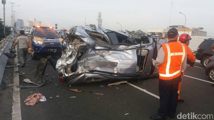 Pajero yang Kecelakaan di Tol Dalam Kota Dikemudikan WN India