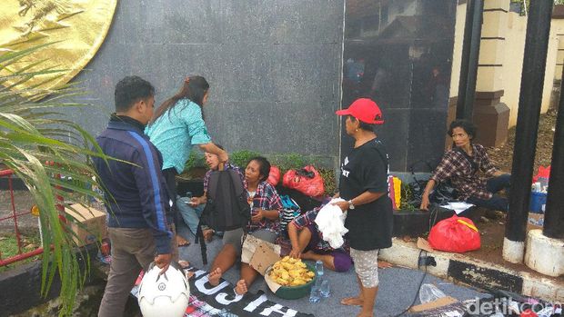 Libur Waisak, Massa Pro Ahok Tetap Gelar Aksi di Depan Mako Brimob