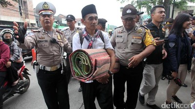 Massa Pro-Ahok Membubarkan Diri dari Mako Brimob
