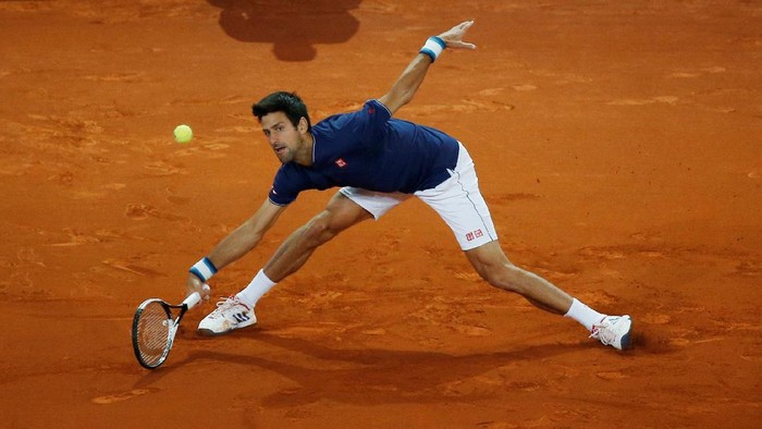 Djokovic Maju ke Perempatfinal, Murray Angkat Koper