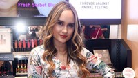 Tuh, kan. Cinta Laura kini jadi dewasa banget, bikin pangling. Foto: Noel/detikHOT
