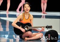 Dulu Di-bully, Kini Wanita Tuna Rungu Asal Korea Ini Sukses Jadi Model