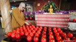 Umat Buddha Rayakan Waisak di Vihara Avalokitesvara