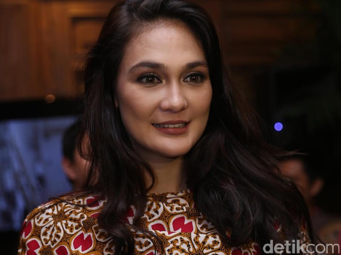 Ditanya Kapan Nikah dengan Reino Barack, Luna Maya: Ah Basi!