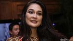 Luna Maya Kece Berbatik