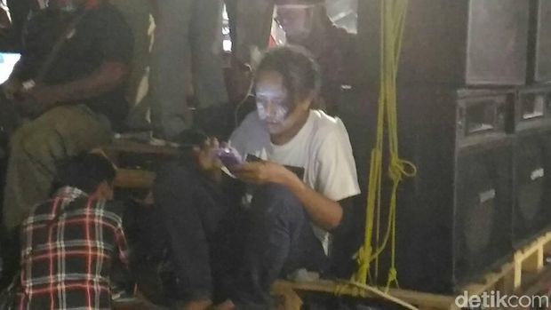 Massa pendukung Ahok masih bertahan di Pengadilan Tinggi DKI