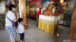 Umat Buddha Rayakan Waisak di Vihara Avalokitesvara