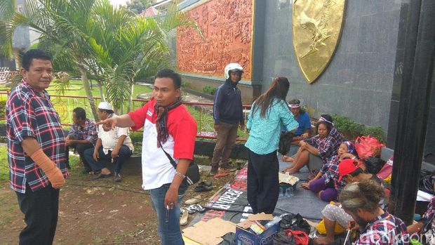 Libur Waisak, Massa Pro Ahok Tetap Gelar Aksi di Depan Mako Brimob