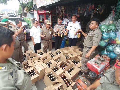 Sebanyak 794 botol miras berhasil diamankan