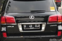 Mobil yang ditumpangi Sys NS dan Roy Marten.