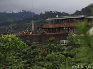 Libur Waisak, Yuk ke Bersantai di Atas Phinisi!