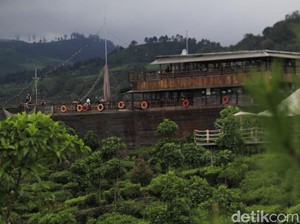 Libur Waisak, Yuk ke Bersantai di Atas Phinisi!
