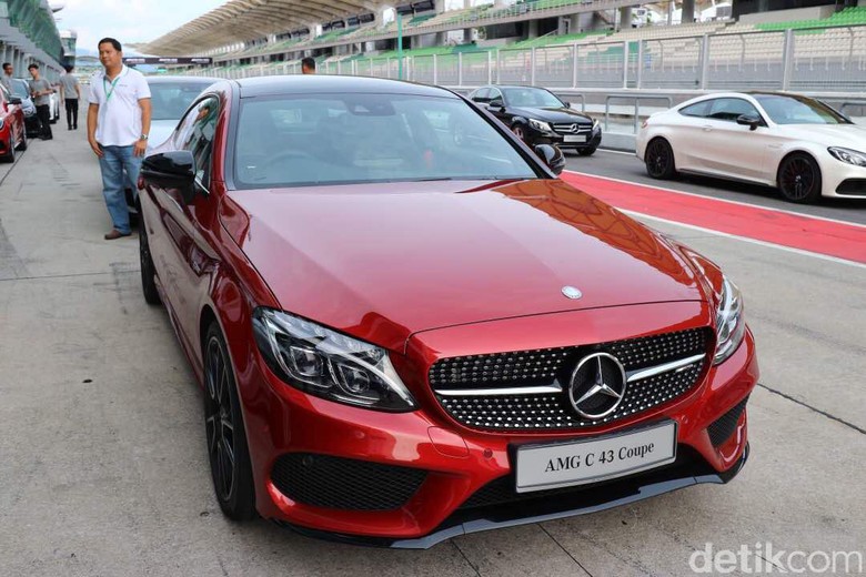 Mercedes-AMG C 43 Coupe (Foto: Dina Rayanti) Mercedes-AMG C 43 Coupe (Foto: Dina Rayanti)
