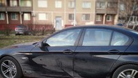 Gambar hiu di bodi mobil sedan. Meski tidak dijelaskan peralatan apa saja yang digunakan, tapi terlihat gambar itu sangat sempurna. Foto: ProBoyNick