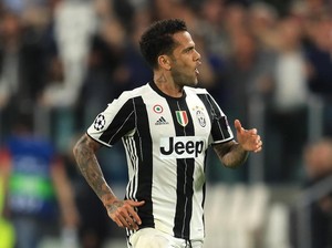 Dani Alves Tinggalkan Juve Bukan karena Uang