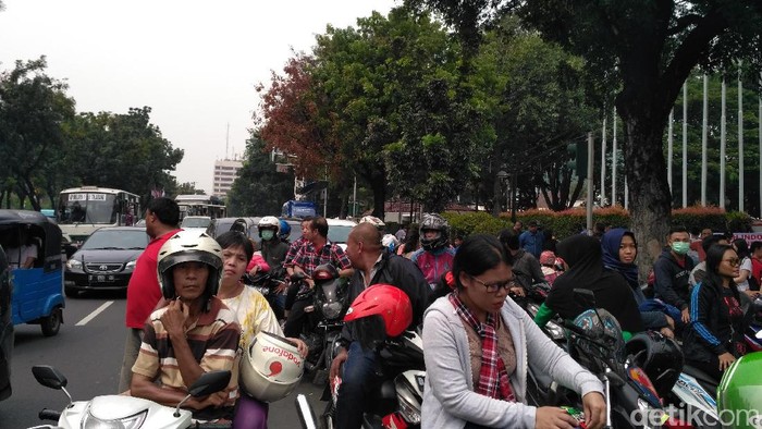 Warga Pendukung Ahok Konvoi ke Mako Brimob