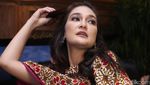 Luna Maya Kece Berbatik