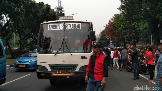 Warga Pendukung Ahok Konvoi ke Mako Brimob