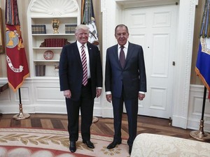 Trump Bocorkan Informasi Intelijen AS ke Menlu Rusia