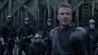 Dalam film garapan Guy Ritchie tersebut muncul David Beckham yang berperan sebagai seorang ksatria. (Dok. Warner Bros Pictures)