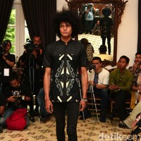 Brand Ambah Batik melangsungkan koleksi terbarunya di Plataran Menteng. Jakarta Pusat. [Mohammad Abduh/Wolipop]