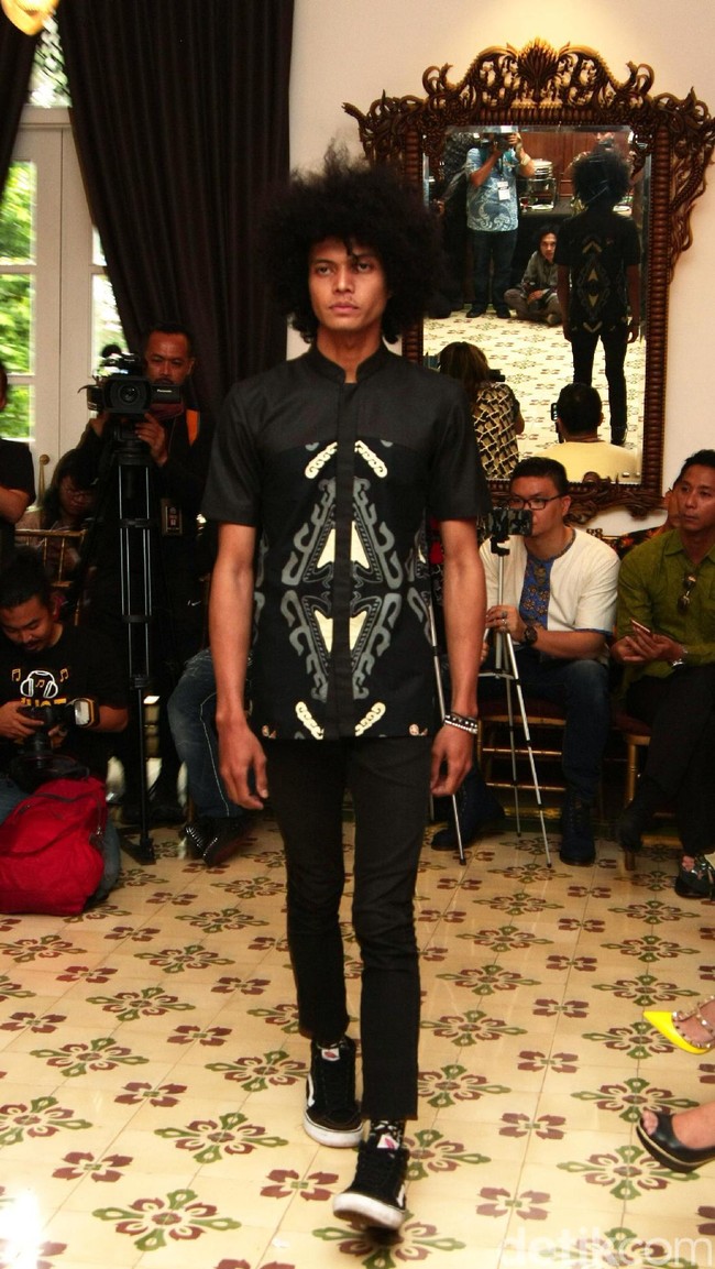 Brand Ambah Batik melangsungkan koleksi terbarunya di Plataran Menteng. Jakarta Pusat. [Mohammad Abduh/Wolipop]