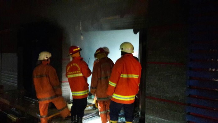 Kebakaran di Samping Polres Jaksel Dipicu Korsleting Listrik di Kasir