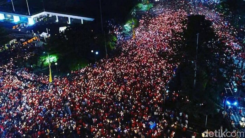 Begini Penampakan Aksi 1.000 Lilin untuk Ahok di Surabaya Begini Penampakan Aksi 1.000 Lilin untuk Ahok di Surabaya