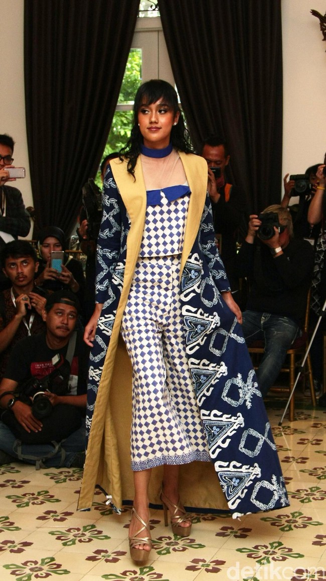 Brand Ambah Batik melangsungkan koleksi terbarunya di Plataran Menteng. Jakarta Pusat. [Mohammad Abduh/Wolipop]