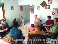 Ilaria Bianco Monte diantar ke rumah keluarga Dzulfikar, Selasa 198 April 2017