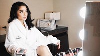 Nikita pun mengunggah foto persiapannya sebelum melakukan photoshoot. (Dok. Instagram/nikitawillyofficial94)