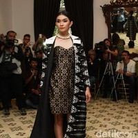 Brand Ambah Batik melangsungkan koleksi terbarunya di Plataran Menteng. Jakarta Pusat. [Mohammad Abduh/Wolipop]