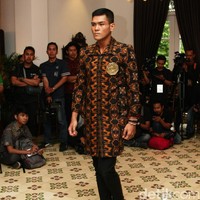 Brand Ambah Batik melangsungkan koleksi terbarunya di Plataran Menteng. Jakarta Pusat. [Mohammad Abduh/Wolipop]