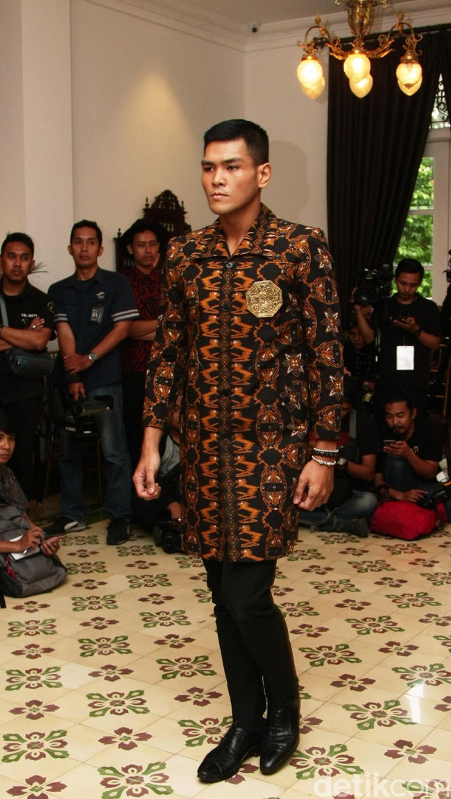 Brand Ambah Batik melangsungkan koleksi terbarunya di Plataran Menteng. Jakarta Pusat. [Mohammad Abduh/Wolipop]