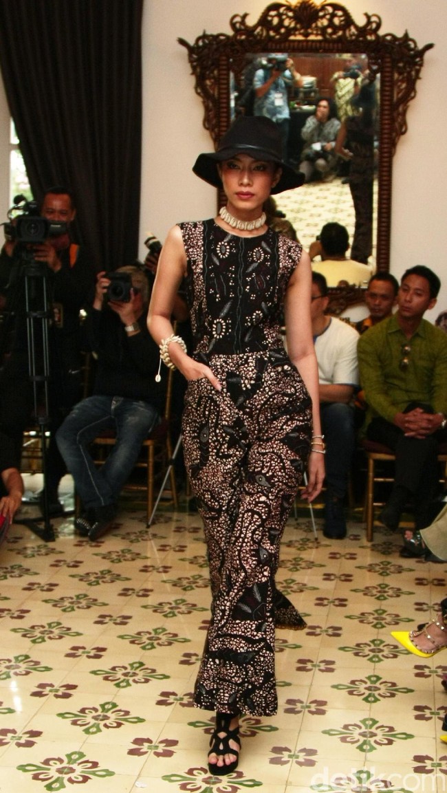 Brand Ambah Batik melangsungkan koleksi terbarunya di Plataran Menteng. Jakarta Pusat. [Mohammad Abduh/Wolipop]