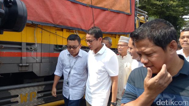  Sandiaga Uno mendatangi Pasar Induk Cipinang guna memantau stok dan harga beras jelang ramadan, Jumat (12/5/2017)