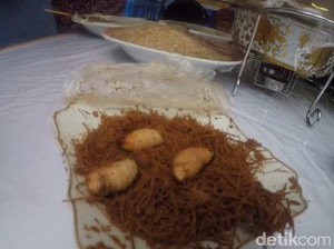 Ulat Papua yang Lunak Tapi Bikin Kuat Pria