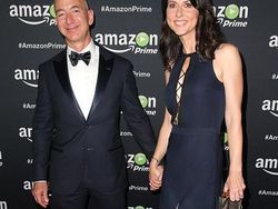 Kemesraan Manusia Rp 1.080 Triliun dengan Istri Tercinta