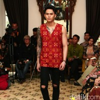 Brand Ambah Batik melangsungkan koleksi terbarunya di Plataran Menteng. Jakarta Pusat. [Mohammad Abduh/Wolipop]